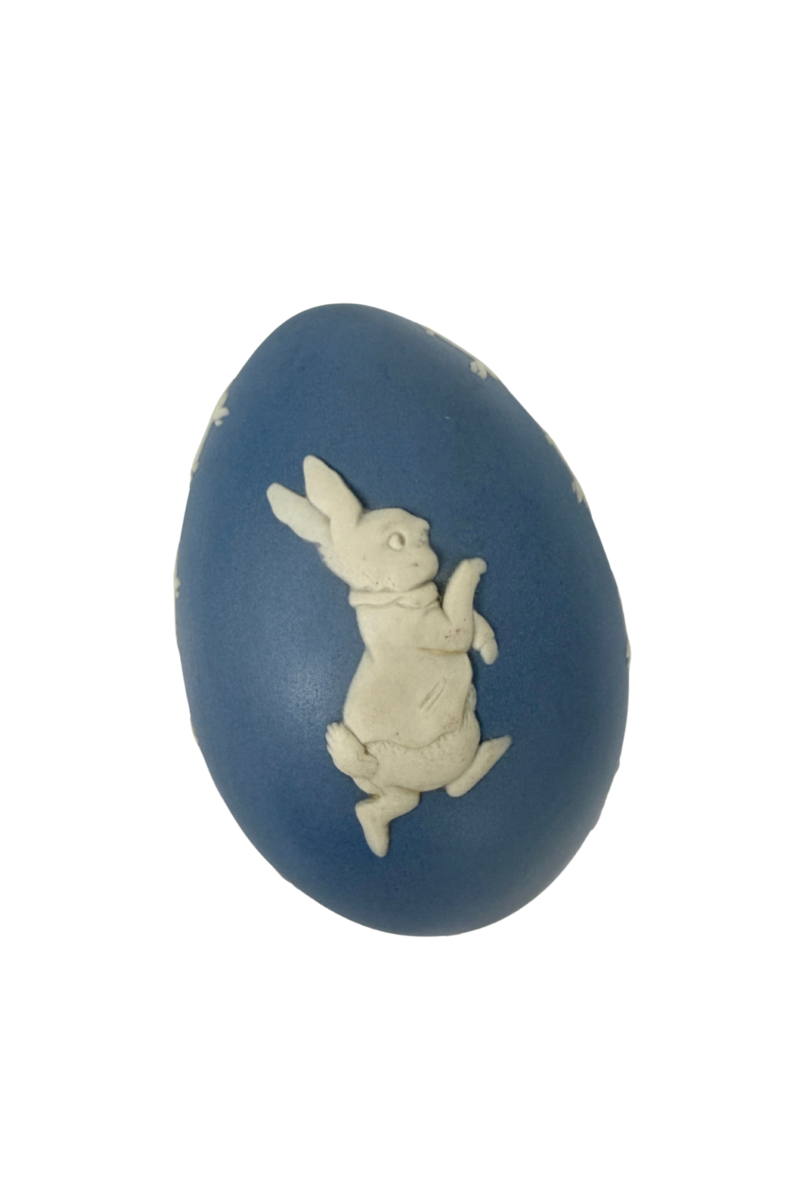  PETER RABBIT EGG BOX 美品 Wedgwood Jasperware Blue Peter Rabbit Easter Egg Box - Heirloomed