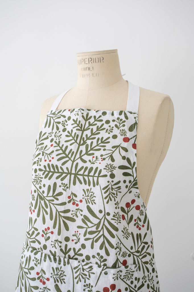 Adult Bistro Linen Apron in Holly Berry