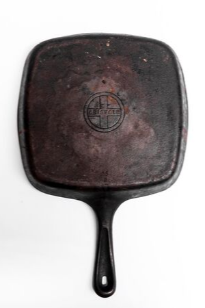 https://heirloomedcollection.com/cdn/shop/products/vintage-griswold-cast-iron-skillet-vintage-goods-vendor-unknown_grande.png?v=1592280803