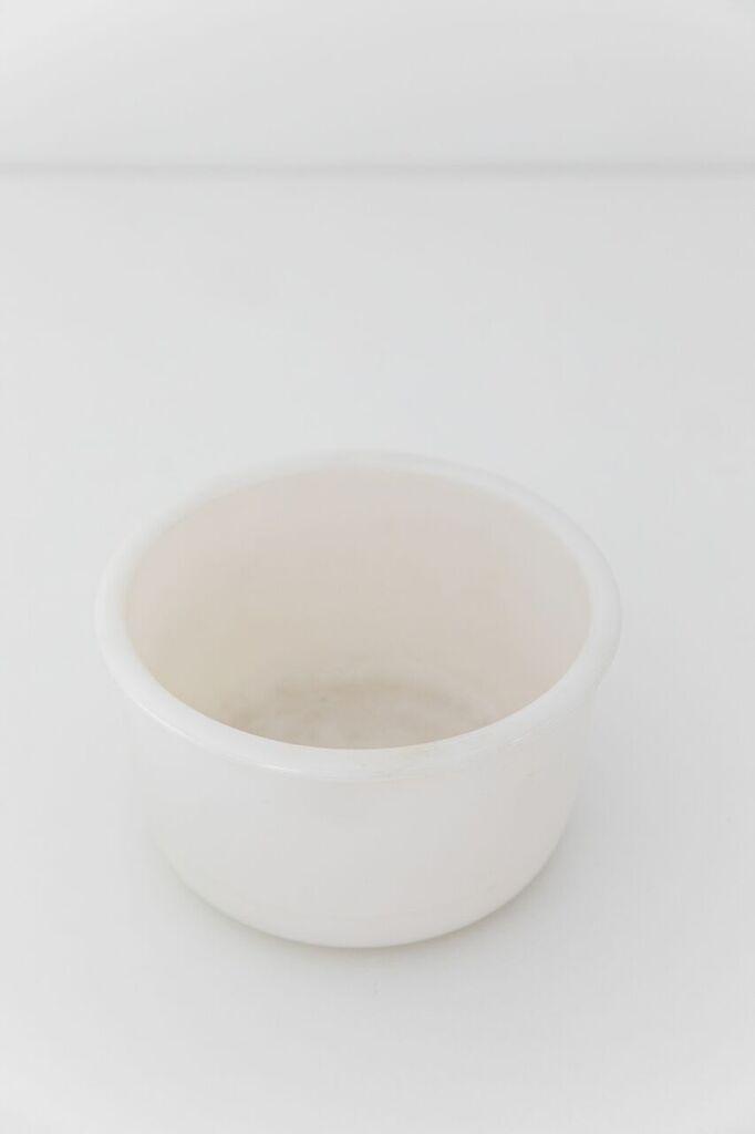 https://heirloomedcollection.com/cdn/shop/products/vintage-white-milk-glass-mixing-bowl-vintage-goods-heirloomed.jpg?v=1645832347